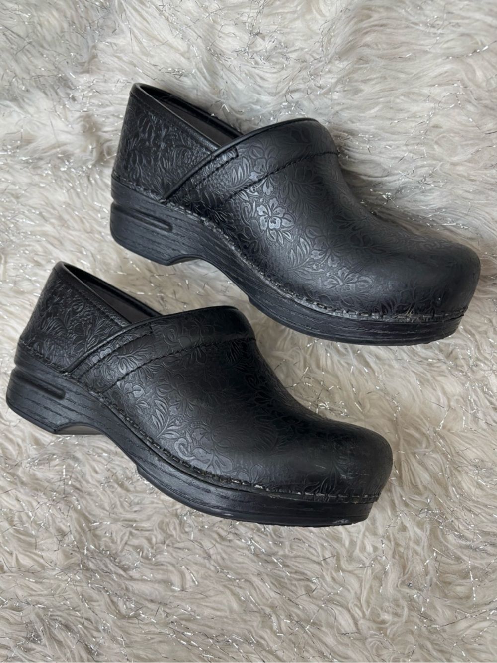 Dansko Black Floral-Embossed Women’s Leather Professional‎ Clogs Size 36